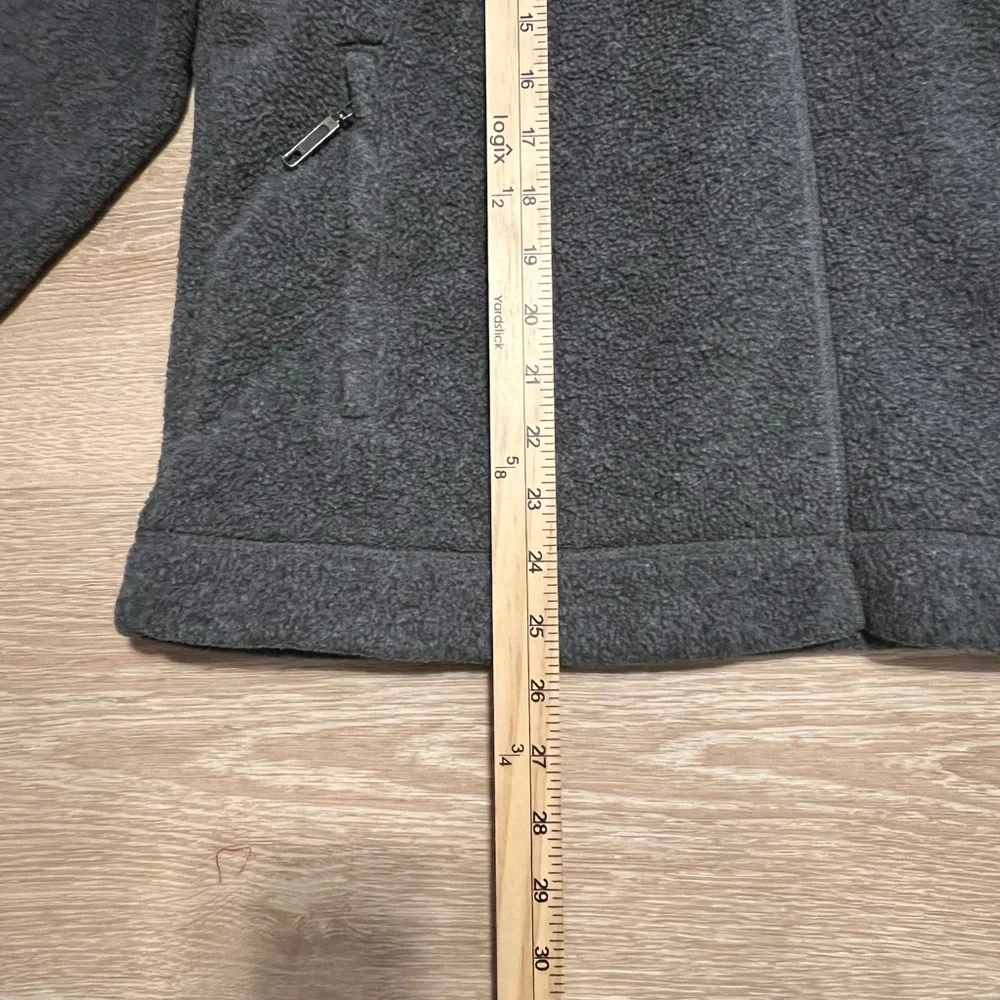 The North Face Men's Gray pullover Sweater Size Medium‎